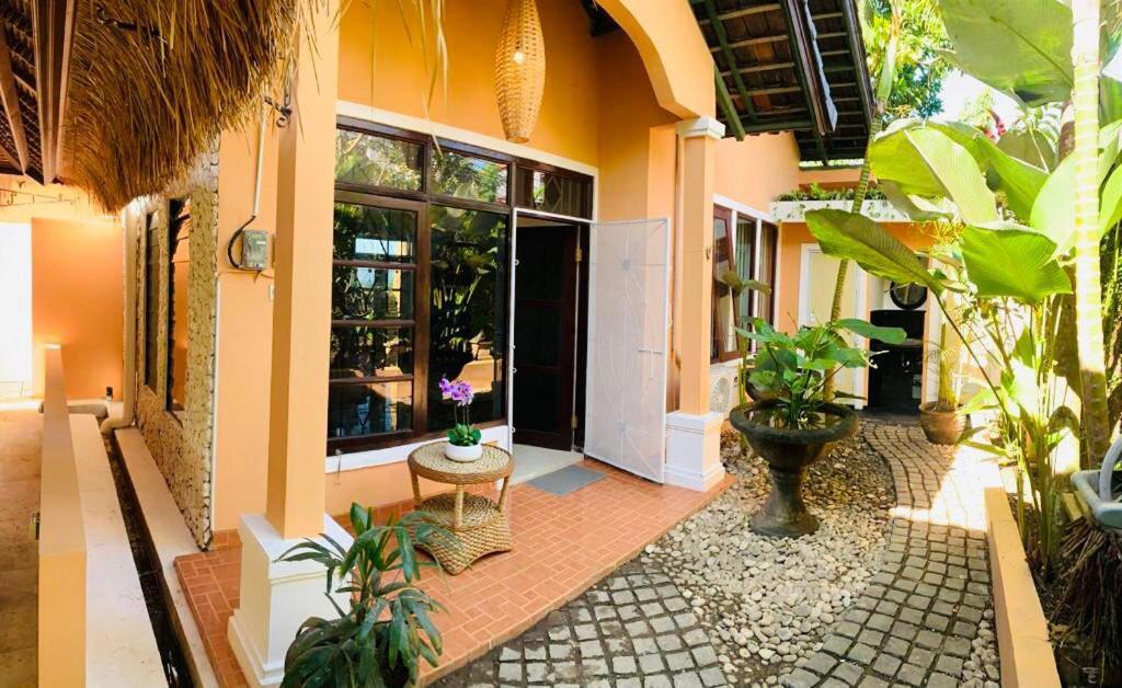 Giri'S Villa Jimbaran Ungasan Eksteriør billede
